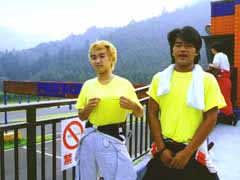 �Q��̏؋��ʐ^
�֓��H�Ɛ��w�Z�̖���I��i���j�A�n粑I��i�E�j
���Ɏʂ��Ă���̂̓`�[���ł���߂̗�ؑI��