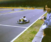 �X�g���[�g�𑖂�Team ACTORS�̂�������I��